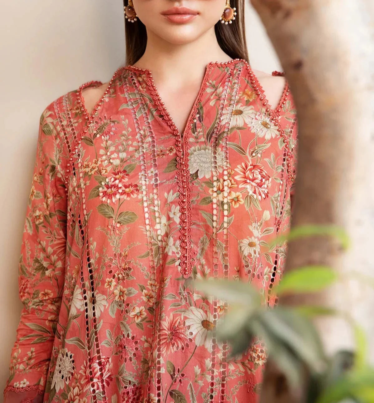 Grace S1105-Embroidered 3pc CHIKANKARI Lawn dress with Printed Chiffon Dupatta.