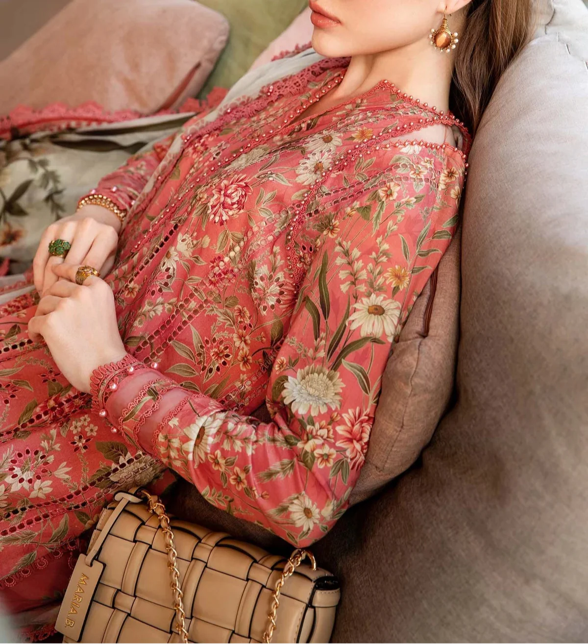 Grace S1105-Embroidered 3pc CHIKANKARI Lawn dress with Printed Chiffon Dupatta.