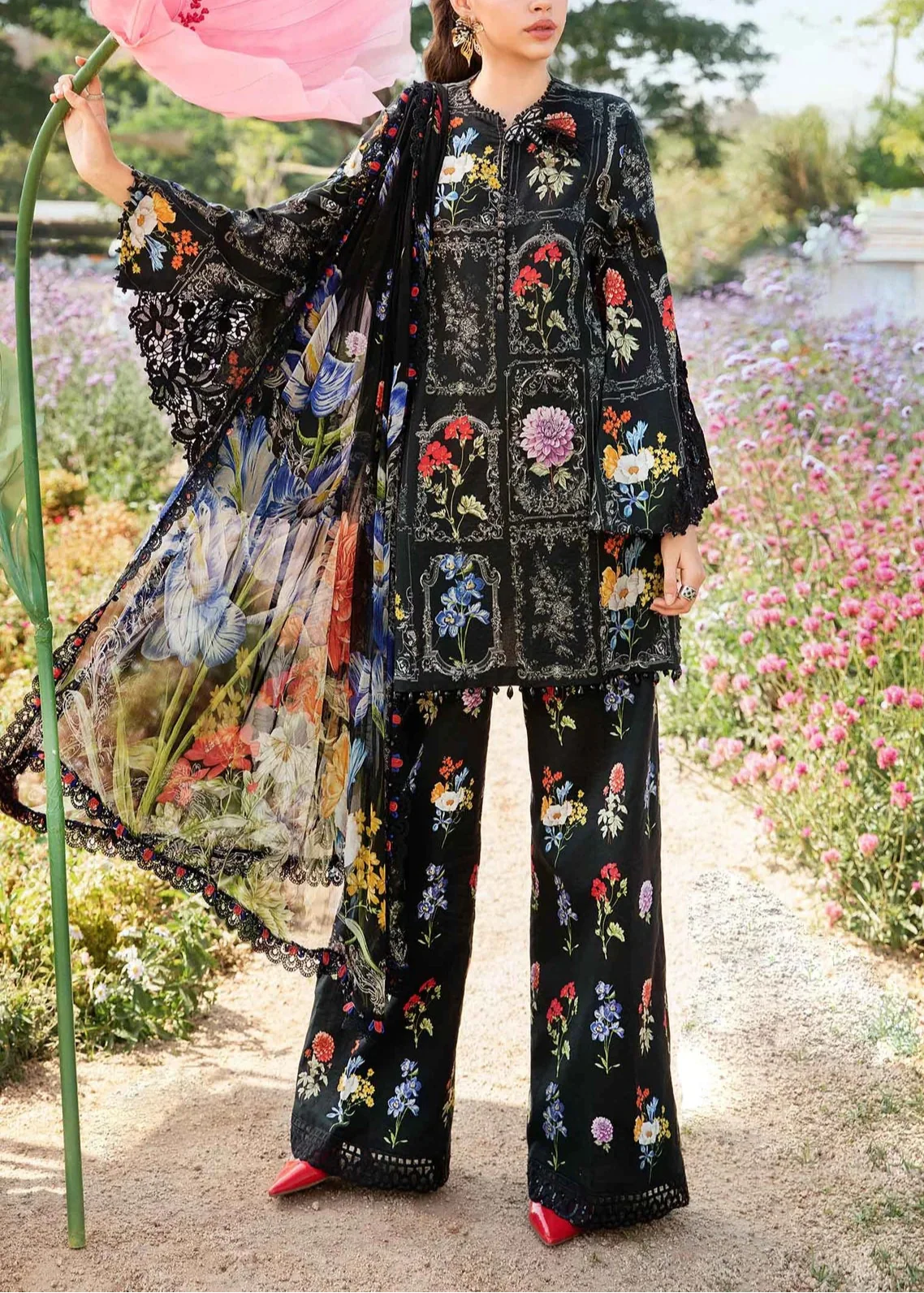 Grace S1096-Printed & Embroidered 3pc Lawn dress with Printed Chiffon Dupatta.