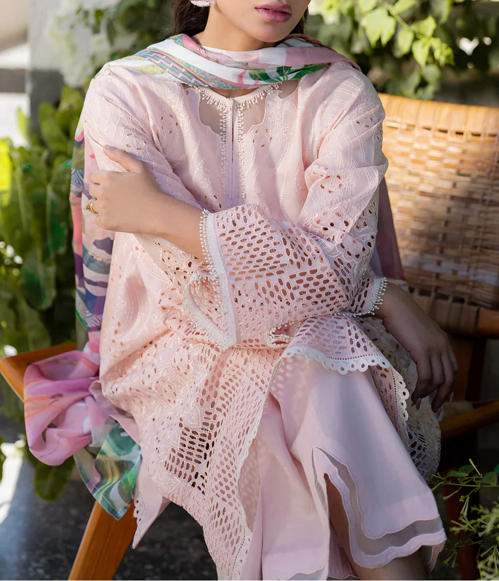 Grace S1261-Embroidered CUTWORK 3pc Lawn Dress With Printed Munar Dupatta.