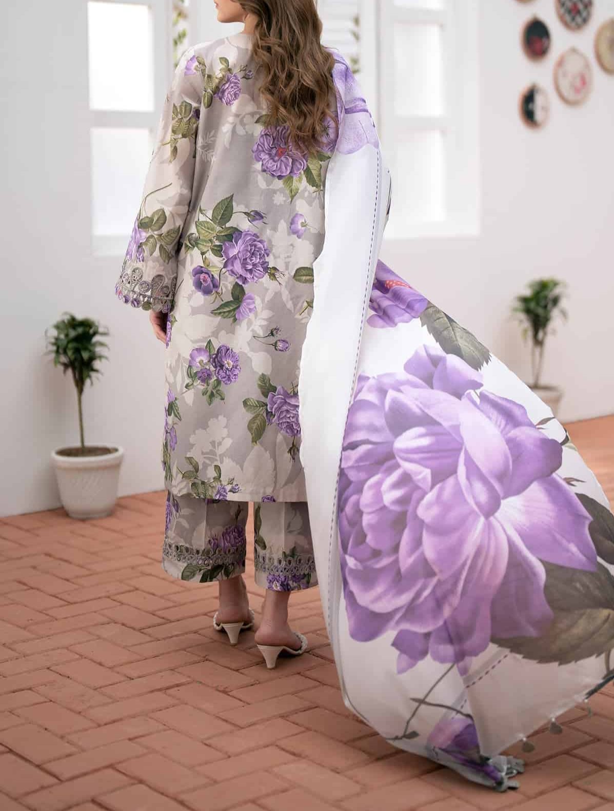 Grace W466-Printed 3pc karandi Dress With Printed karandi Shawl.