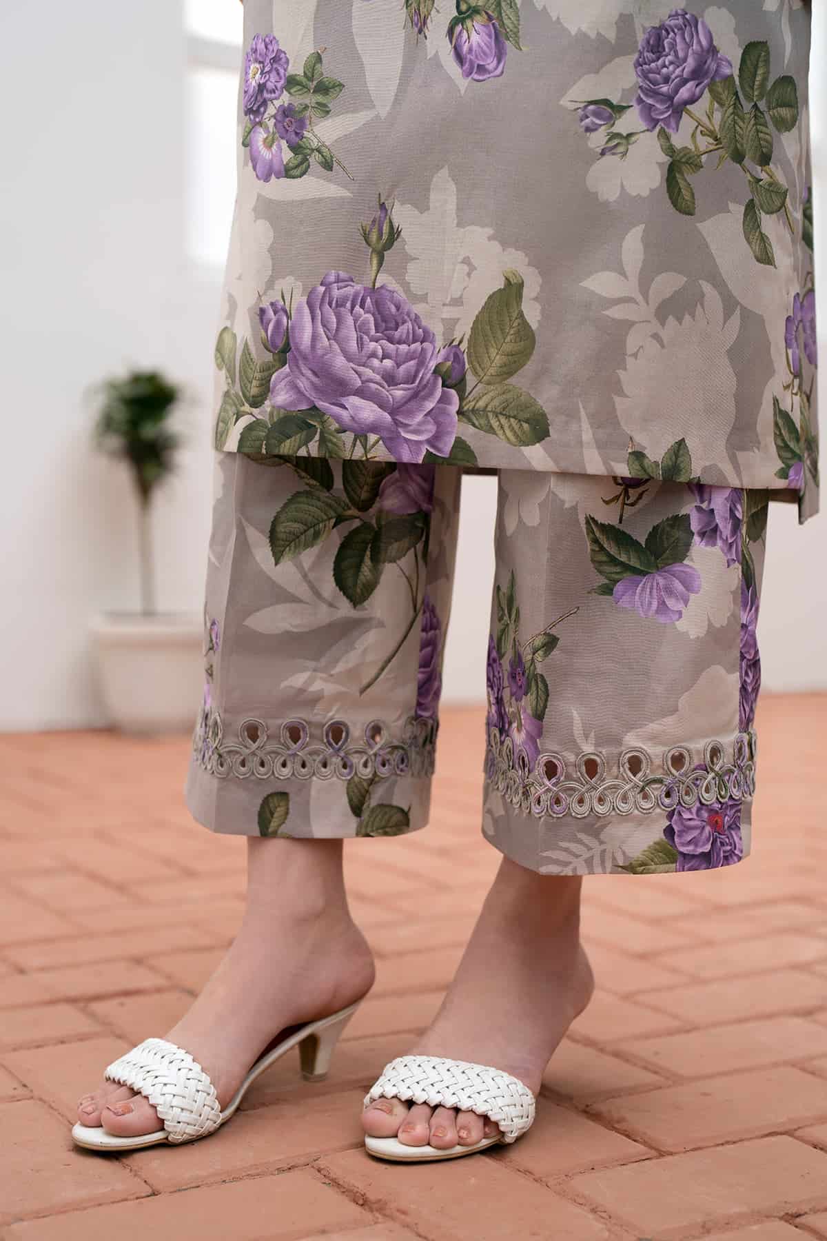 Grace W466-Printed 3pc karandi Dress With Printed karandi Shawl.