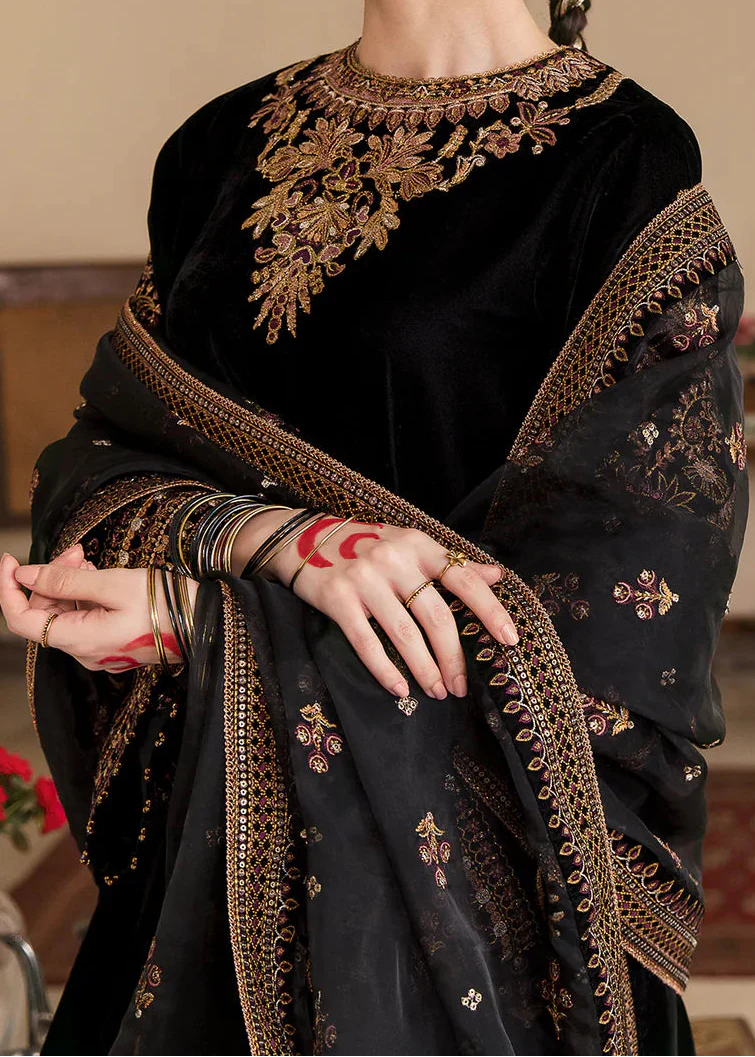 Grace W824-Embroidered 3pc Velvet Dress Dress With Embroidered Organza Dupatta.