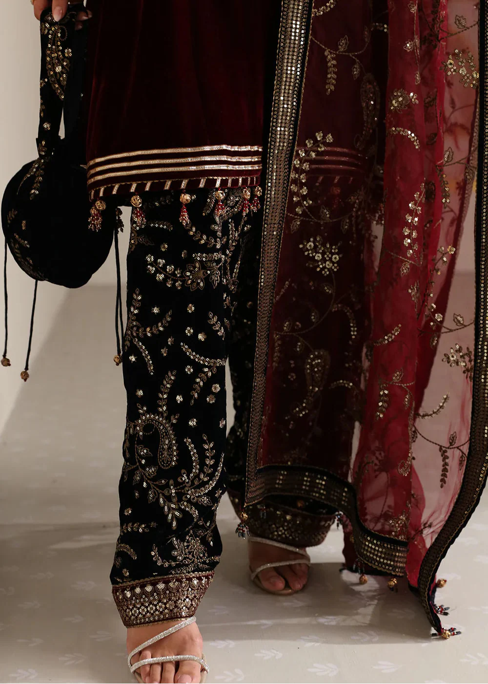 Grace W999-Embroidered Sequence 3pc Velvet Dress With Embroidered Sequence Chiffon Dupatta.