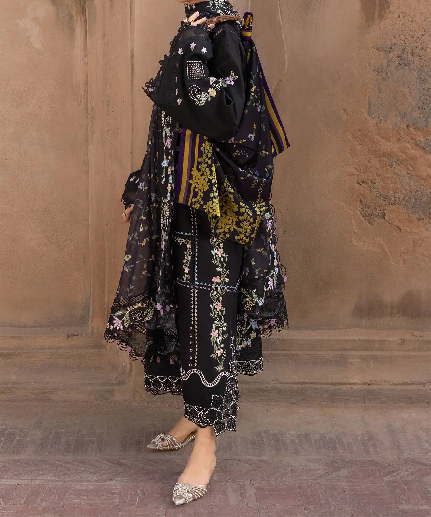 Grace S1458 - Embroidered 3pc CHIKANKARI Lawn Dress With Printed Lawn Dupatta.