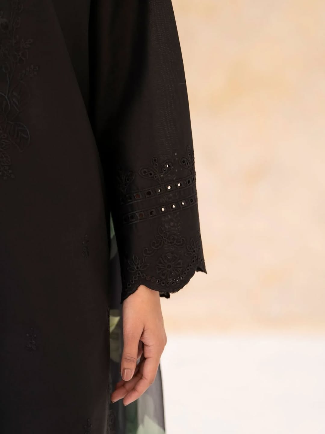 Grace S1489 - Embroidered 3pc CHIKANKARI Lawn Dress With Printed Lawn Dupatta.