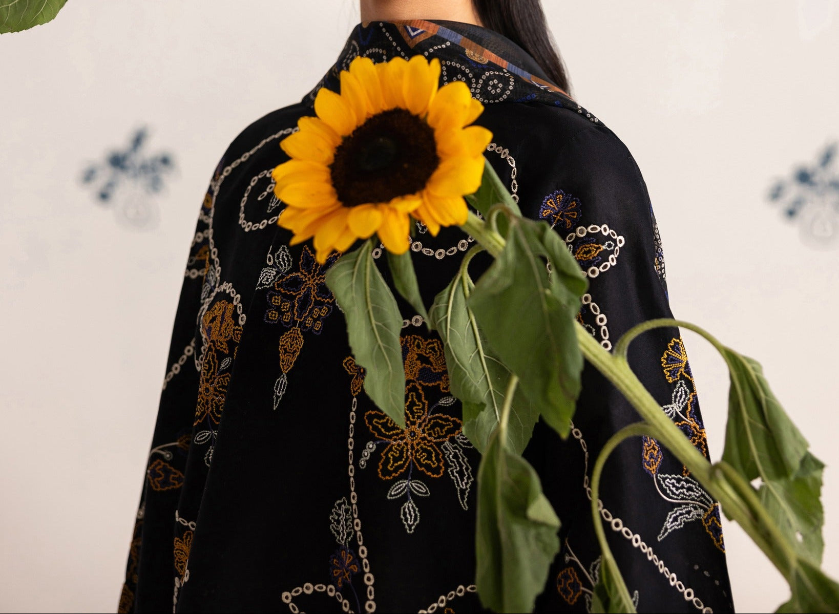 Grace S1494-Embroidered 3pc Lawn Dress With Printed Lawn Dupatta.