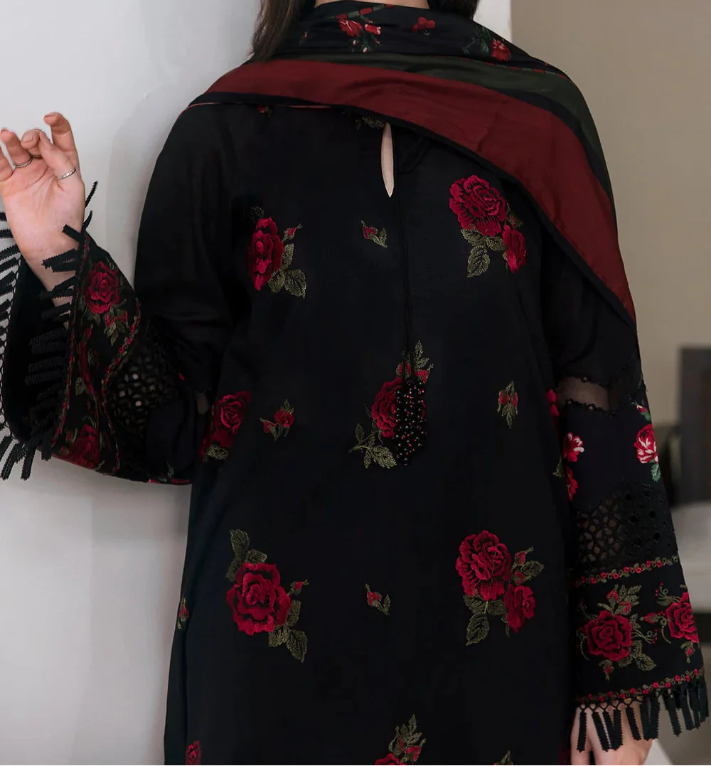 Grace S1389 - Embroidered 3pc Lawn Dress With Printed Lawn Dupatta.