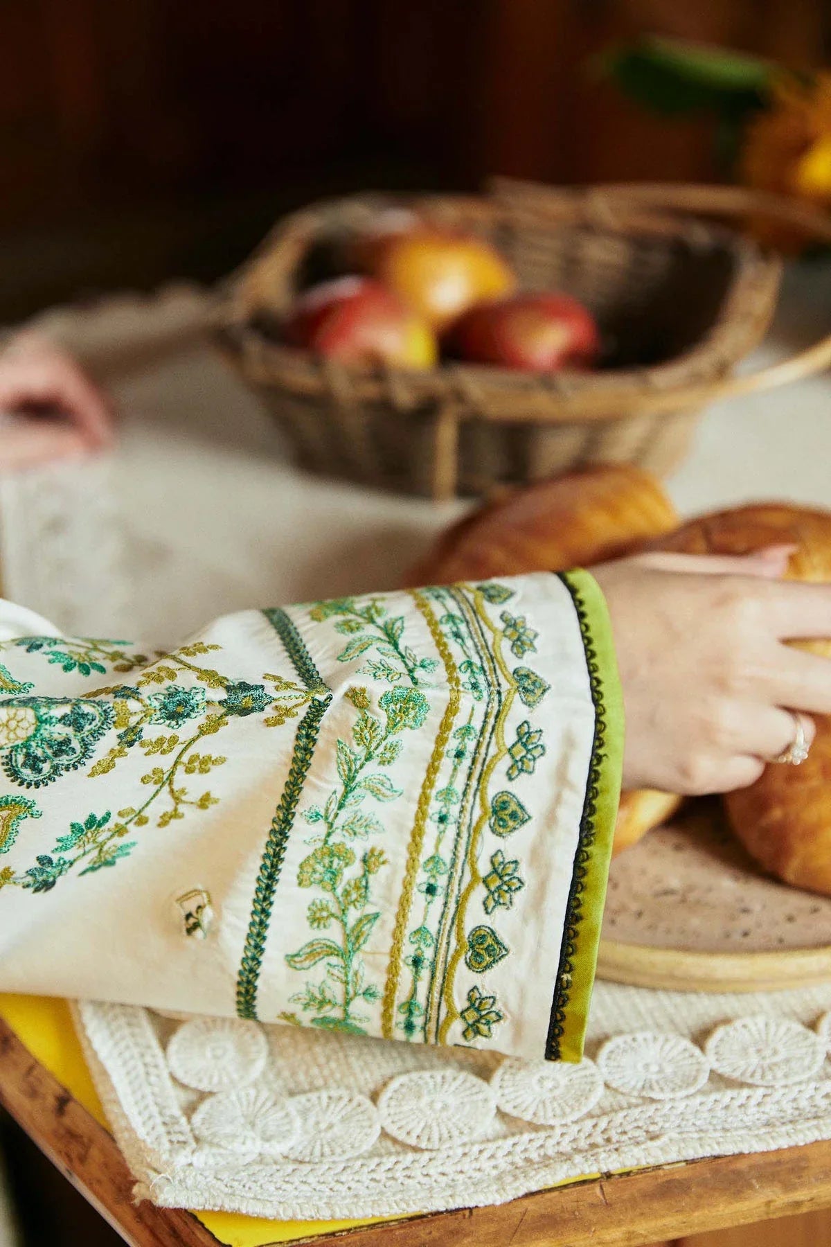 Grace S1231-Embroidered 3pc Lawn Dress With Printed Munar Dupatta.