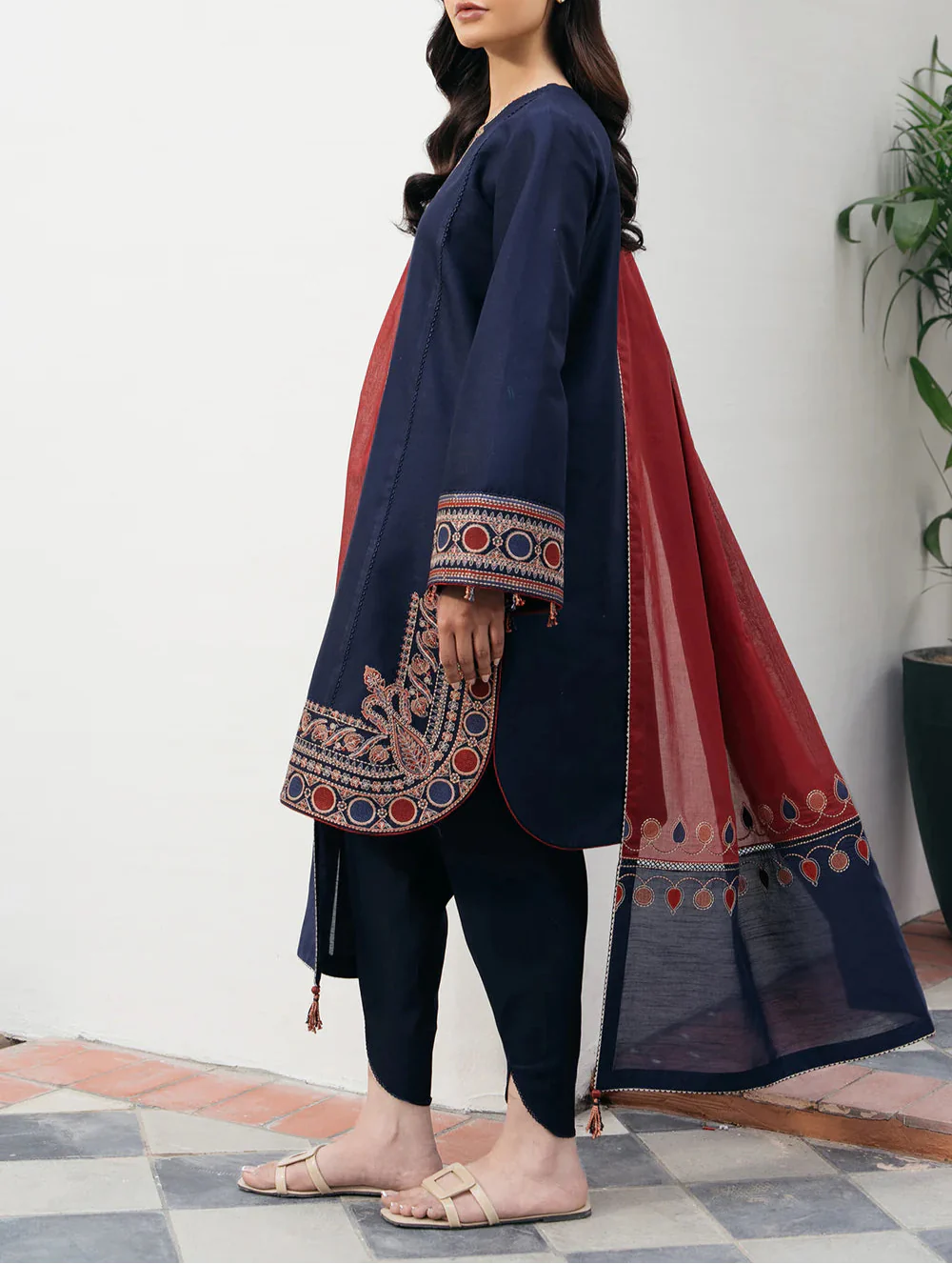 Grace S1214-Embroidered 3pc Lawn dress with Printed Munar Dupatta.