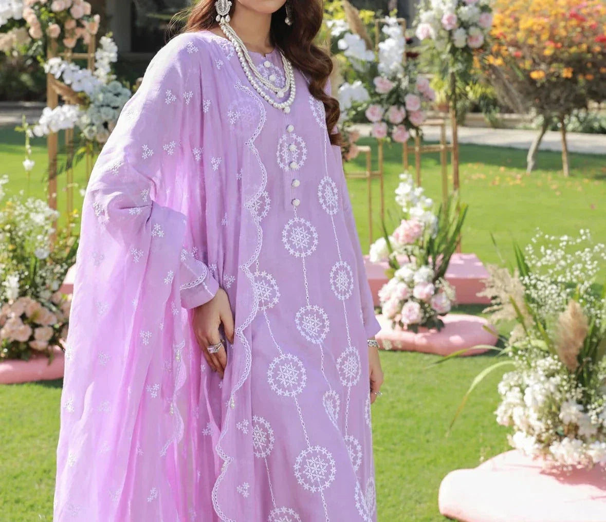 Grace S697-Embroidered 3PC Chicken Lawn Dress with Embroidered Chicken Chiffon dupatta.