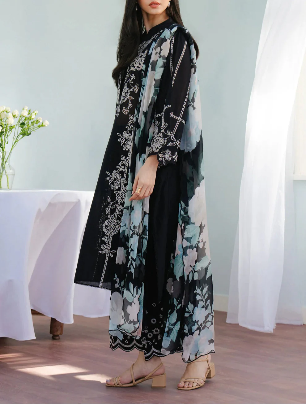 Grace S1263-Embroidered 3pc Lawn Dress With Printed Munar Dupatta.