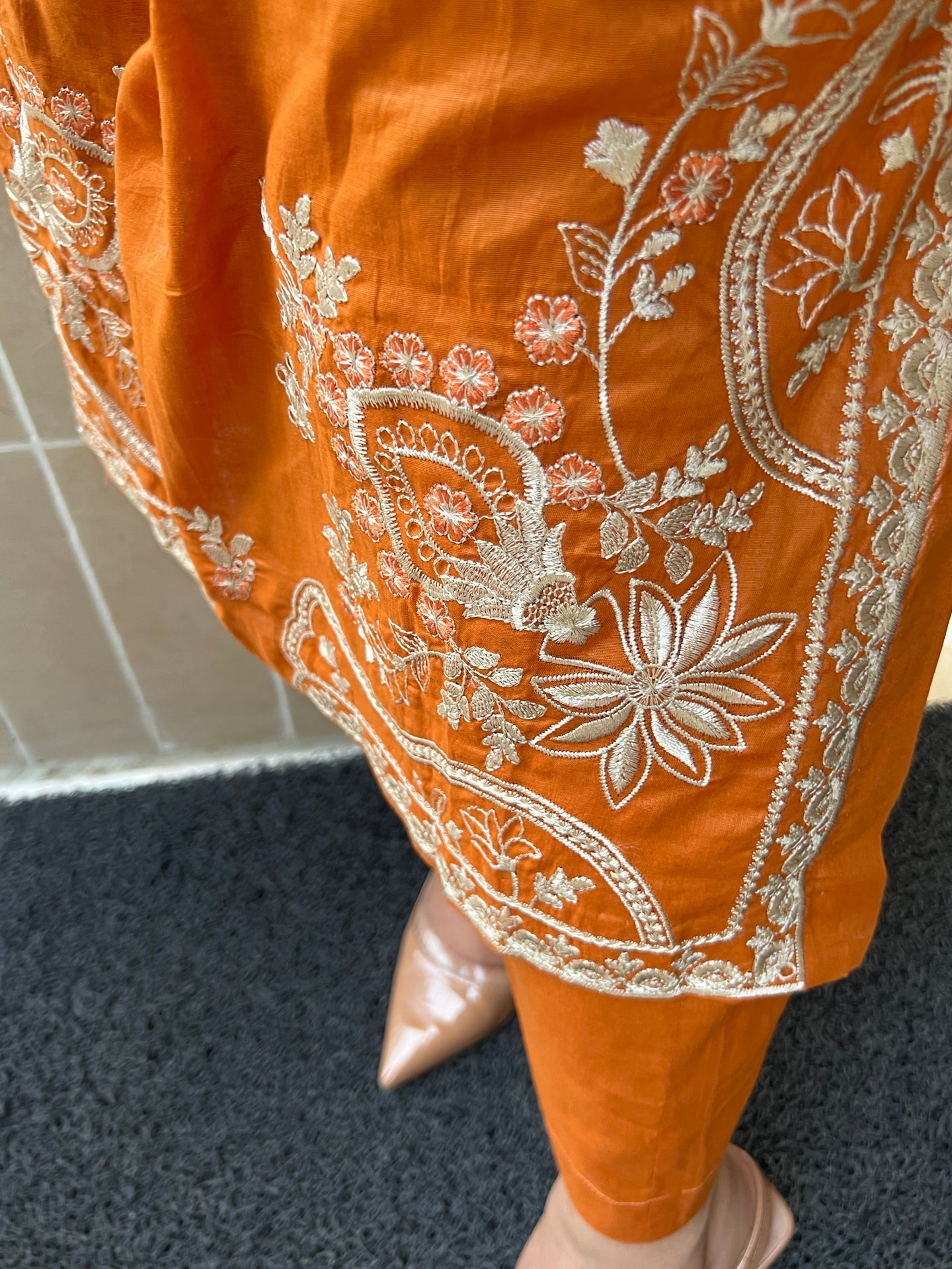 Grace S842-Embroidered 3PC Lawn Dress with Printed Munar Dupatta.