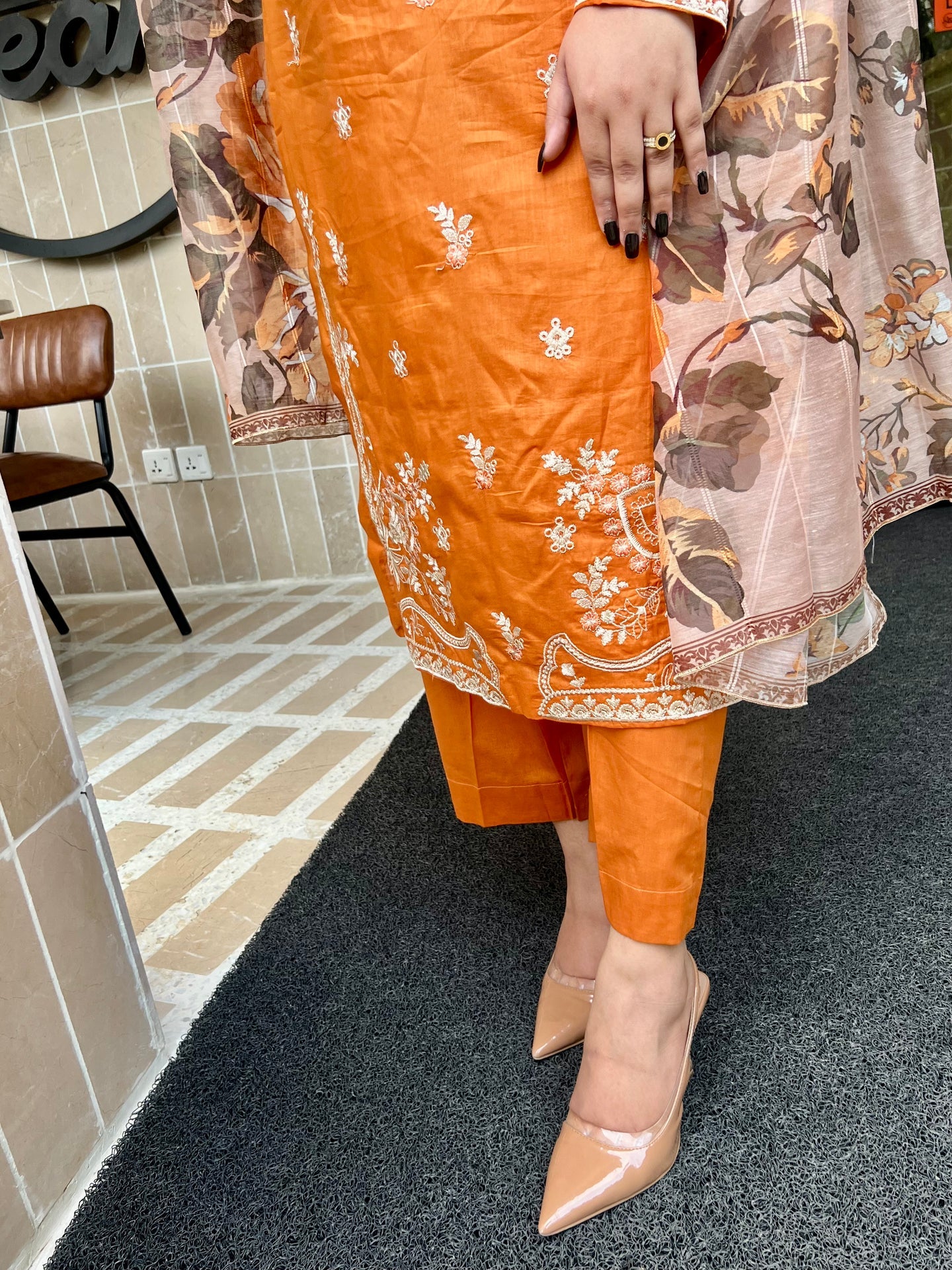 Grace S842-Embroidered 3PC Lawn Dress with Printed Munar Dupatta.