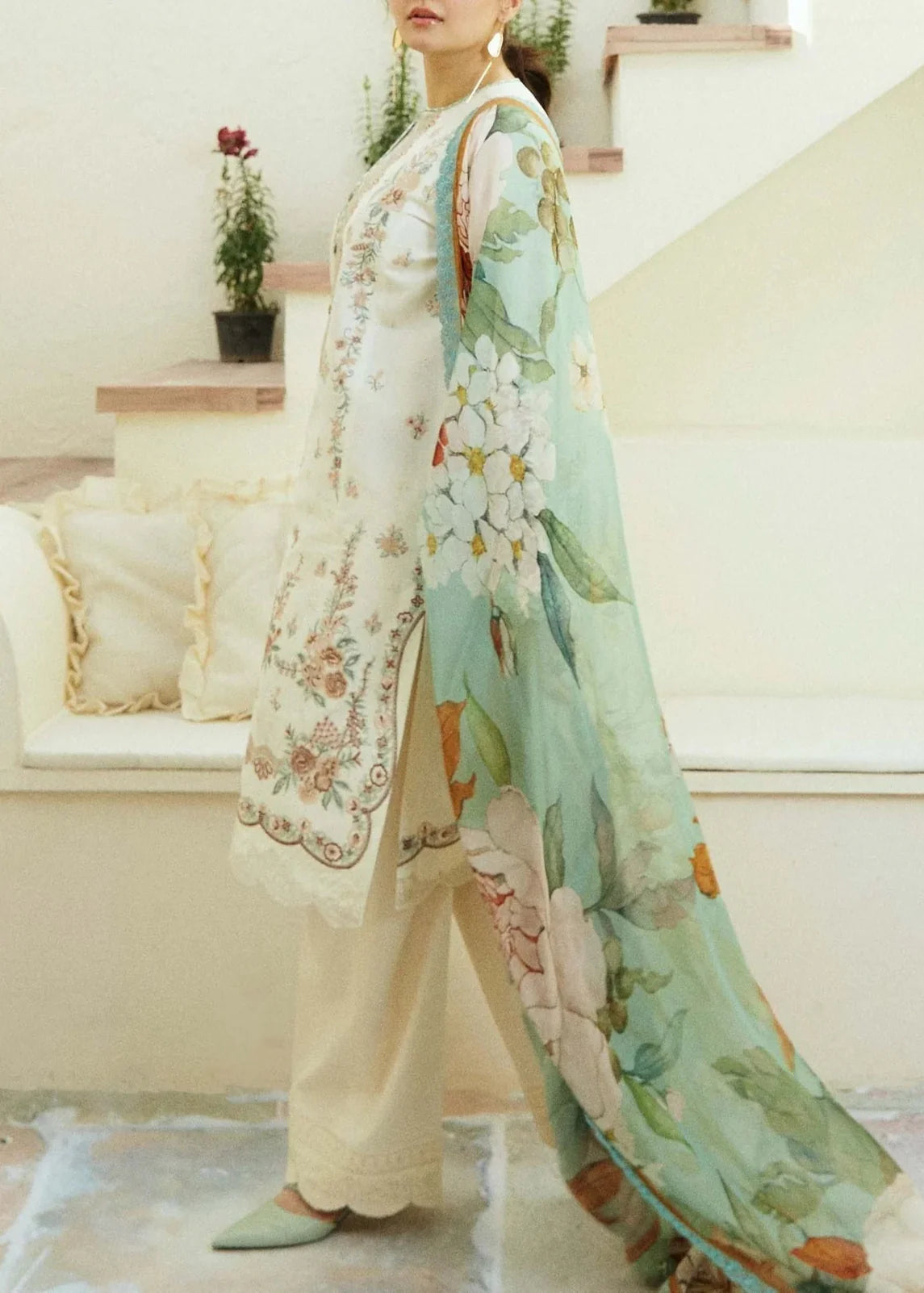 Grace S1275-Embroidered 3pc Lawn Dress With Printed Munar Dupatta.