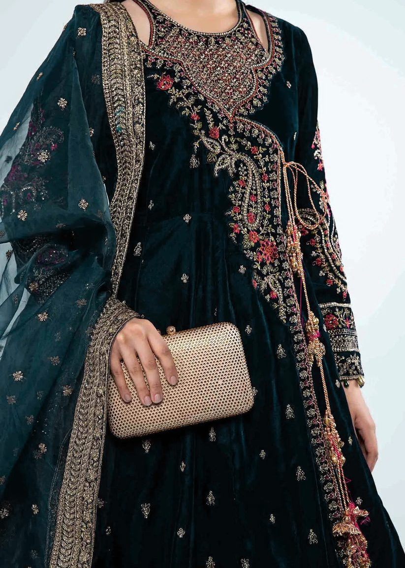 Grace W913-Embroidered 3pc Velvet Dress Dress With Embroidered Organza Dupatta.