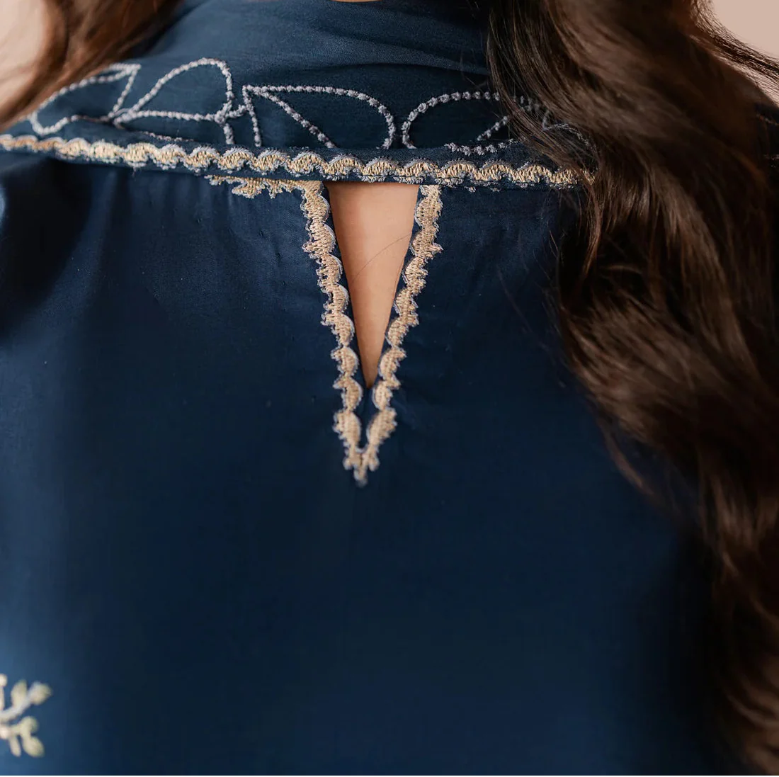 Grace S1531 - Embroidered 3pc Lawn Dress With Embroidered Chiffon Dupatta.