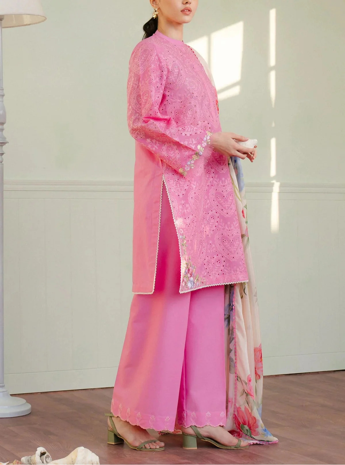 Grace S1145-Embroidered 3pc CHIKANKARI Lawn Dress With Printed Munar Dupatta.