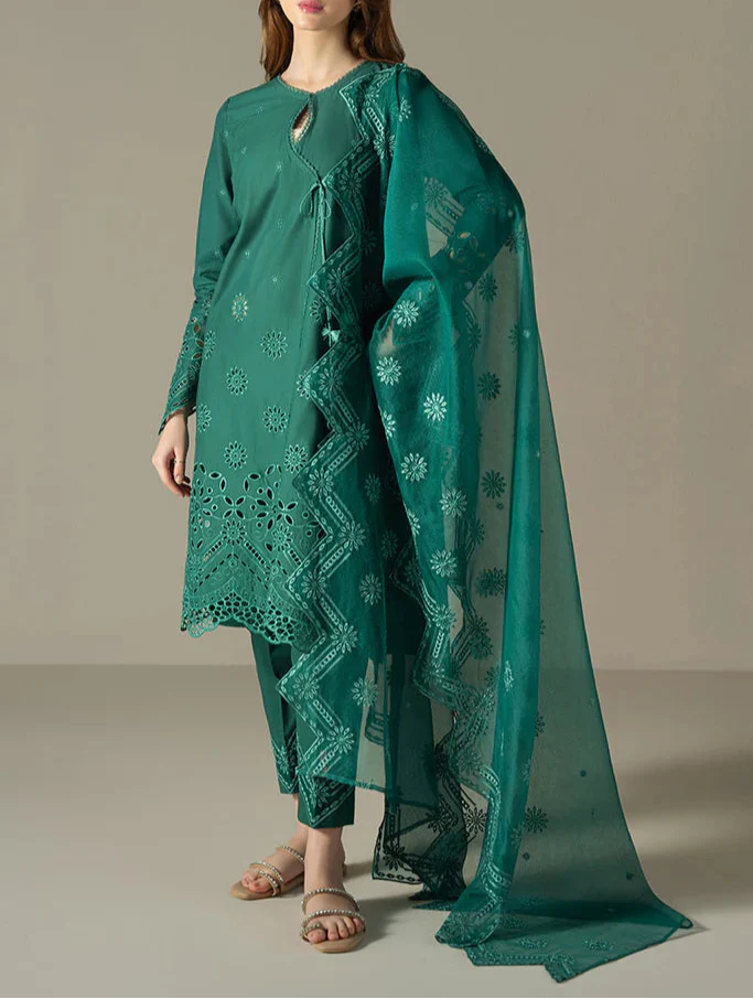 Grace S1236-Embroidered 3pc CHIKANKARI Lawn Dress With Embroidered CHIKANKARI Organza Dupatta.