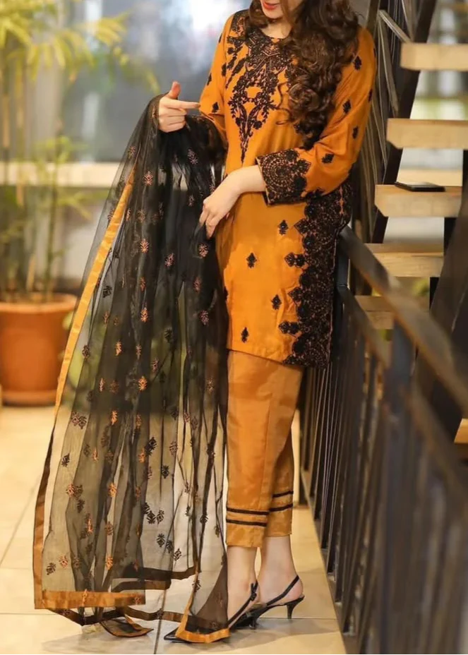 Grace S1250-Embroidered 3pc Lawn Dress With Embroidered Chiffon Dupatta.