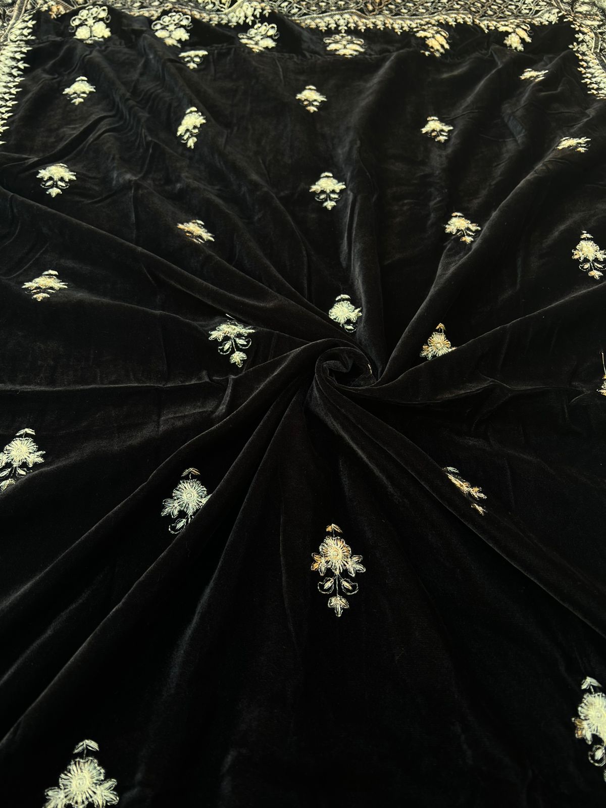 Sarinnah Premium D85-Embroided Fine quality Velvet shawl.