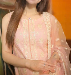 Grace S627-Embroidered 3pc lawn dress with Embroidered organza dupatta.