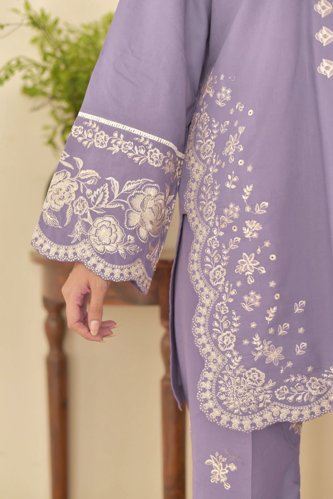 Grace S1370 - Embroidered 3pc Lawn Dress With Printed Chiffon Dupatta.