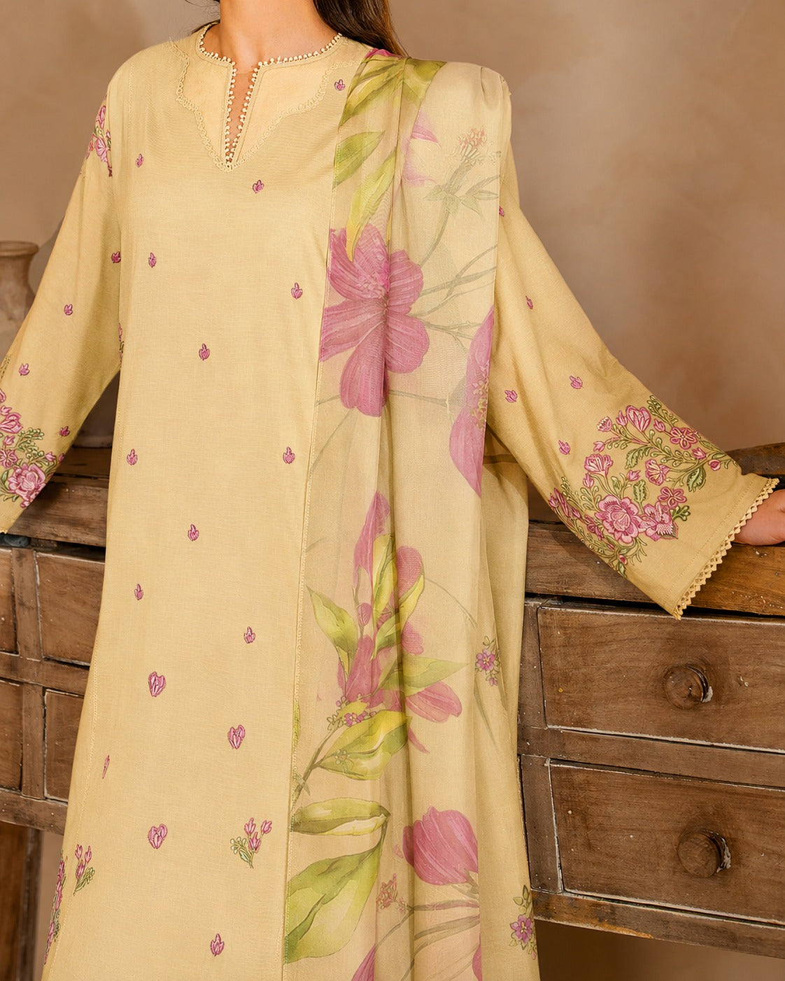 Grace S1492-Embroidered 3pc Lawn Dress With Printed Lawn Dupatta.