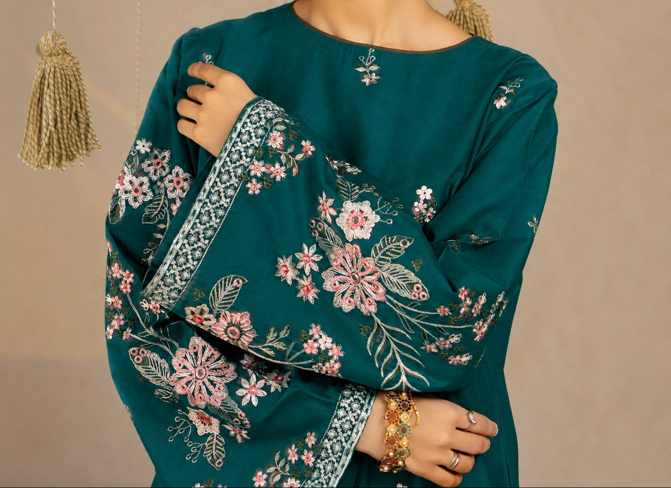 Grace S1533-Embroidered 2PC Lawn dress.