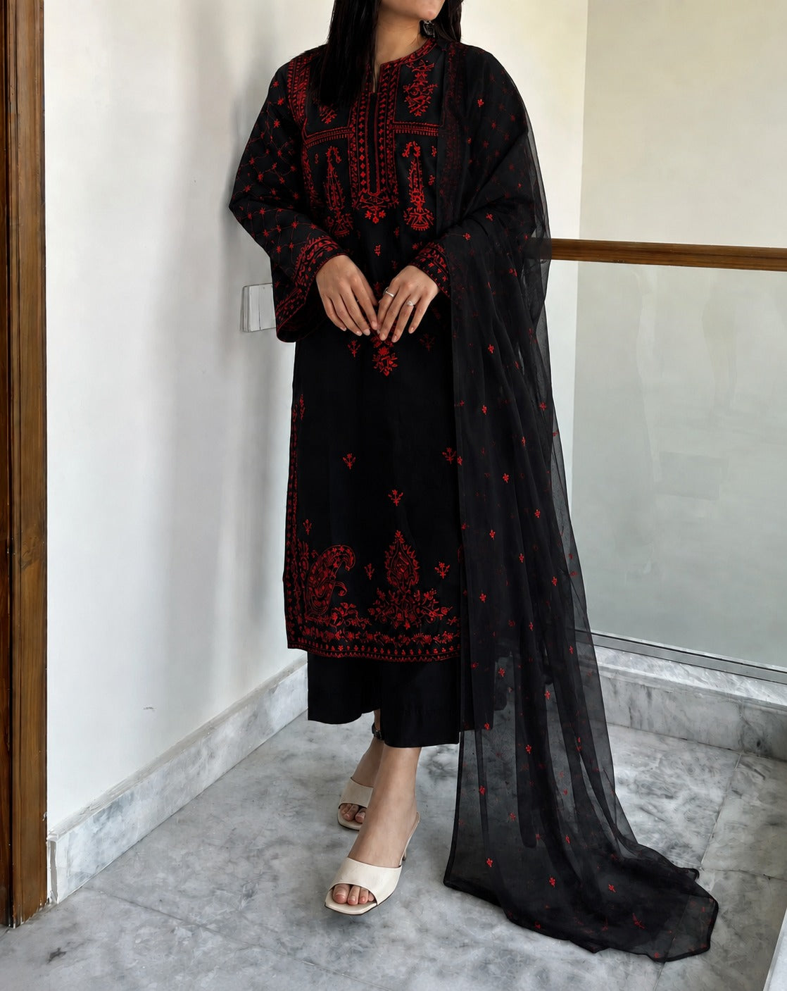 Grace S1578 - Embroidered 3pc Lawn Dress With Embroidered Chiffon Dupatta.