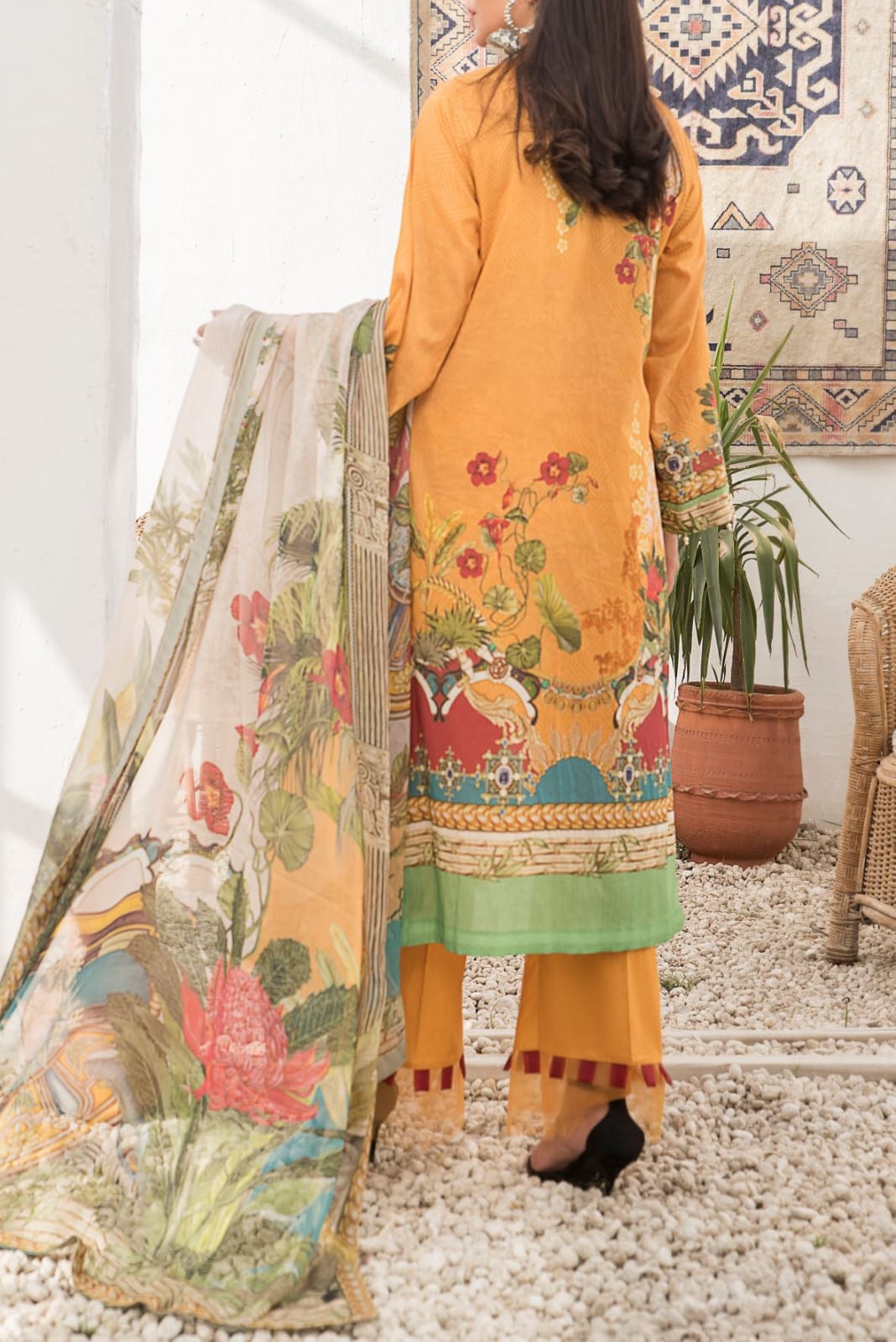 Grace S1090-Embroidered 3pc Lawn dress with Printed Chiffon Dupatta.