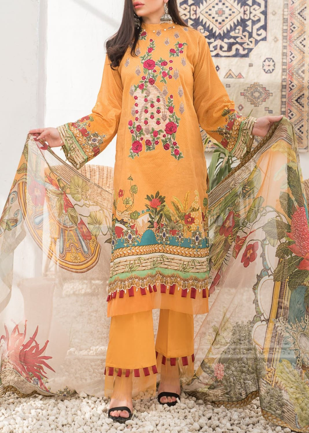 Grace S1090-Embroidered 3pc Lawn dress with Printed Chiffon Dupatta.