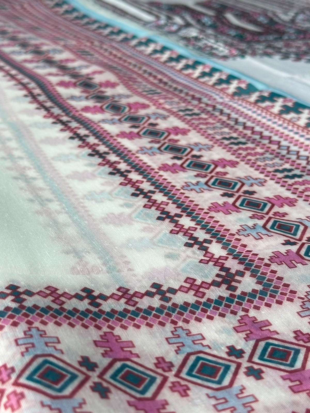Grace S1425 - Embroidered 3pc Lawn Dress With Printed Lawn Dupatta.