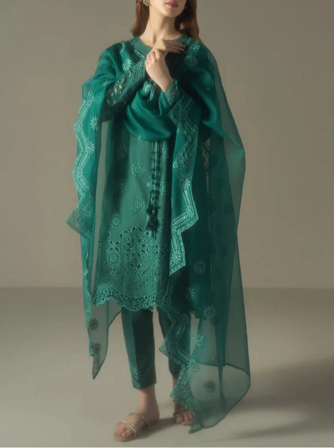 Grace S1236-Embroidered 3pc CHIKANKARI Lawn Dress With Embroidered CHIKANKARI Organza Dupatta.