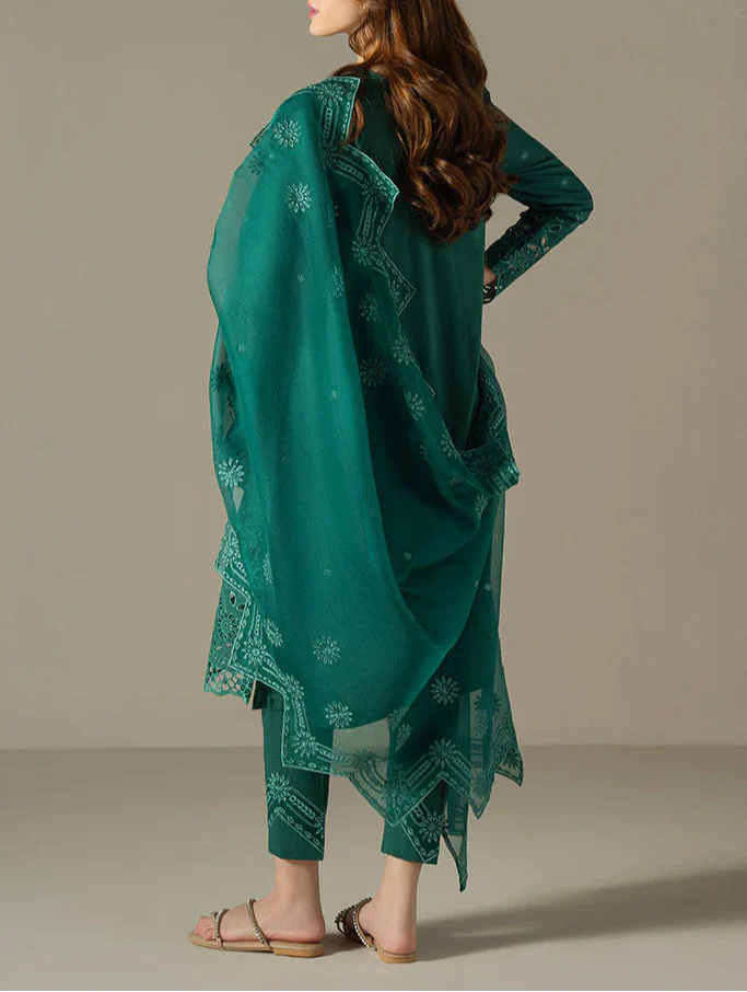 Grace S1236-Embroidered 3pc CHIKANKARI Lawn Dress With Embroidered CHIKANKARI Organza Dupatta.