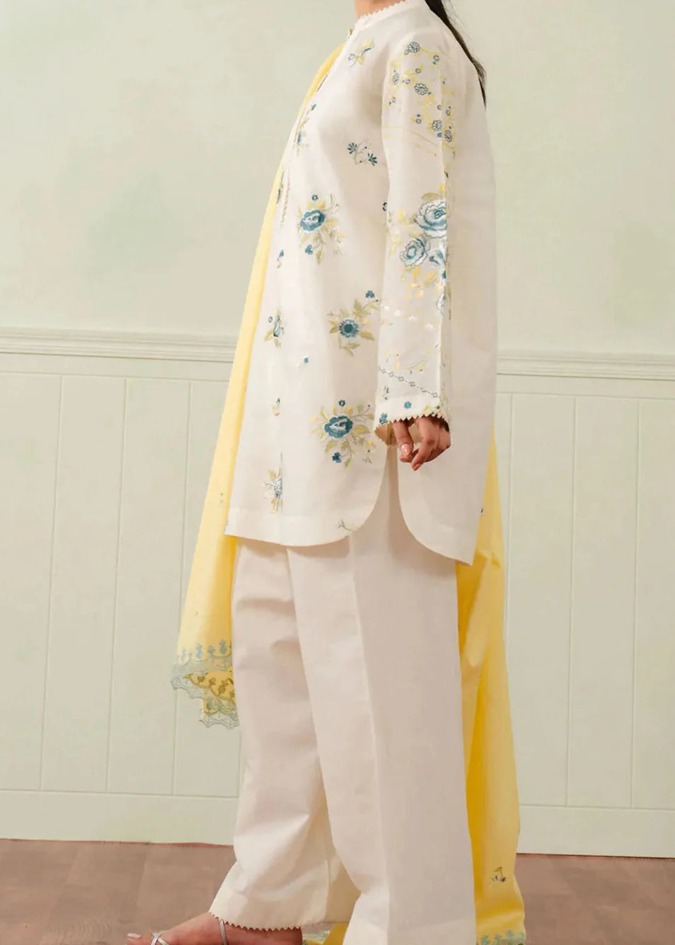 Grace S1284-Embroidered 3pc Lawn Dress With Printed Munar Dupatta.