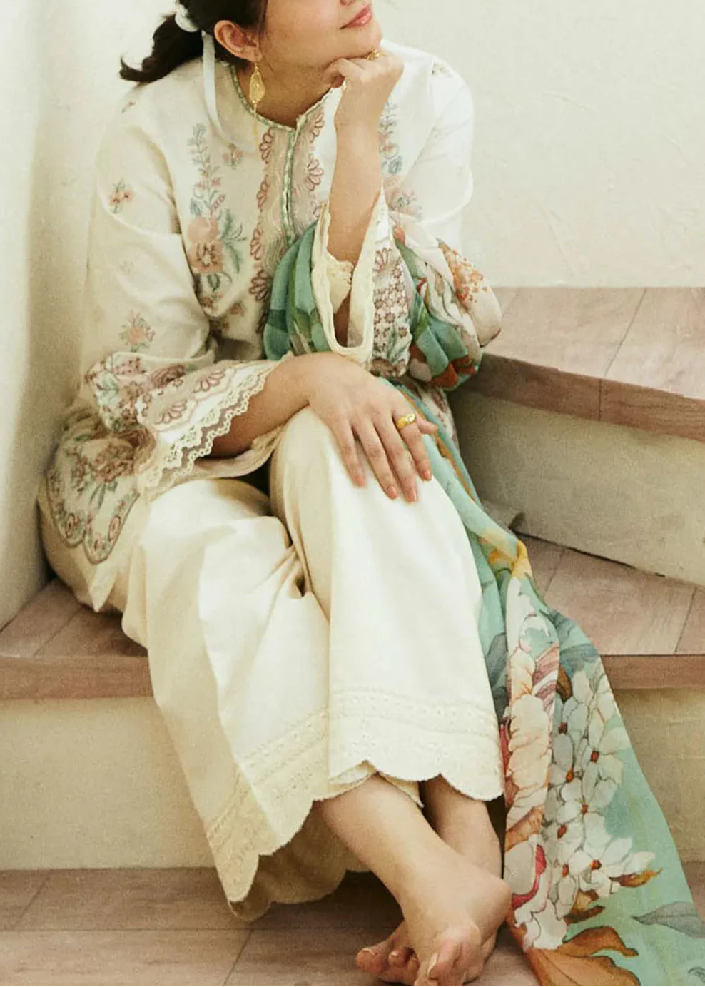 Grace S1275-Embroidered 3pc Lawn Dress With Printed Munar Dupatta.