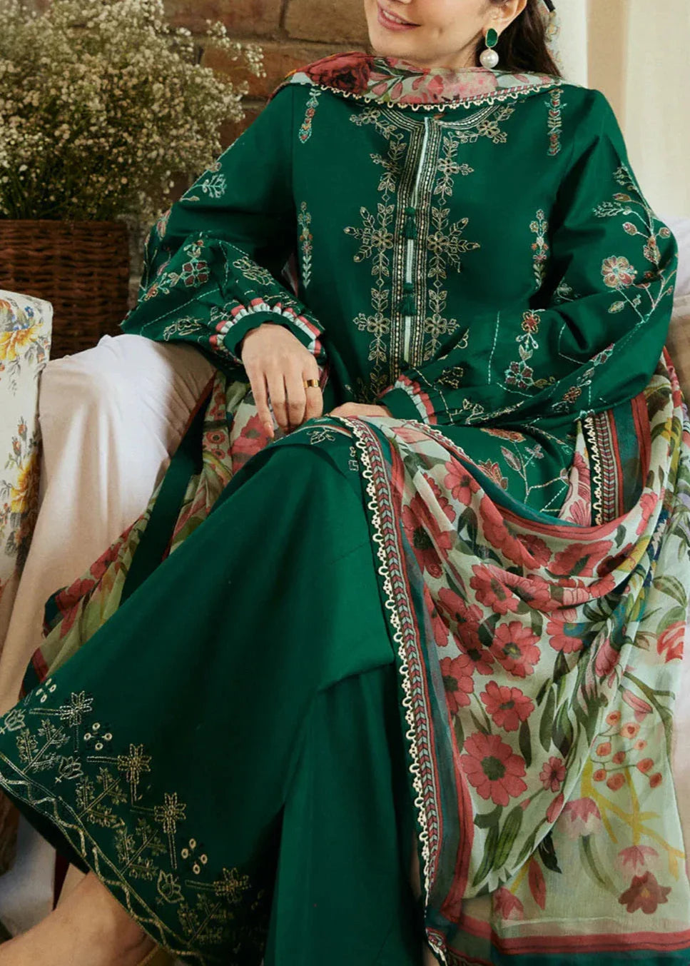 Grace S1267-Embroidered 3pc Lawn Dress With Printed Munar Dupatta.