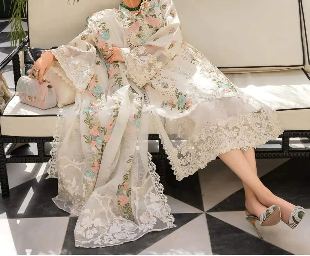 Grace S1315-Embroidered 3pc Lawn Dress With Embroidered Organza Dupatta.
