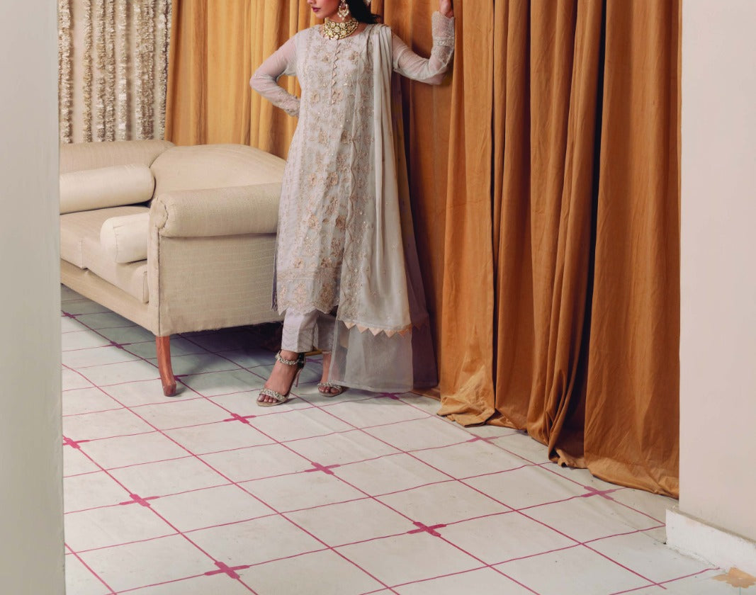 ICE GRAY– Embroidered Chiffon Unstitched 3Pc Suit.