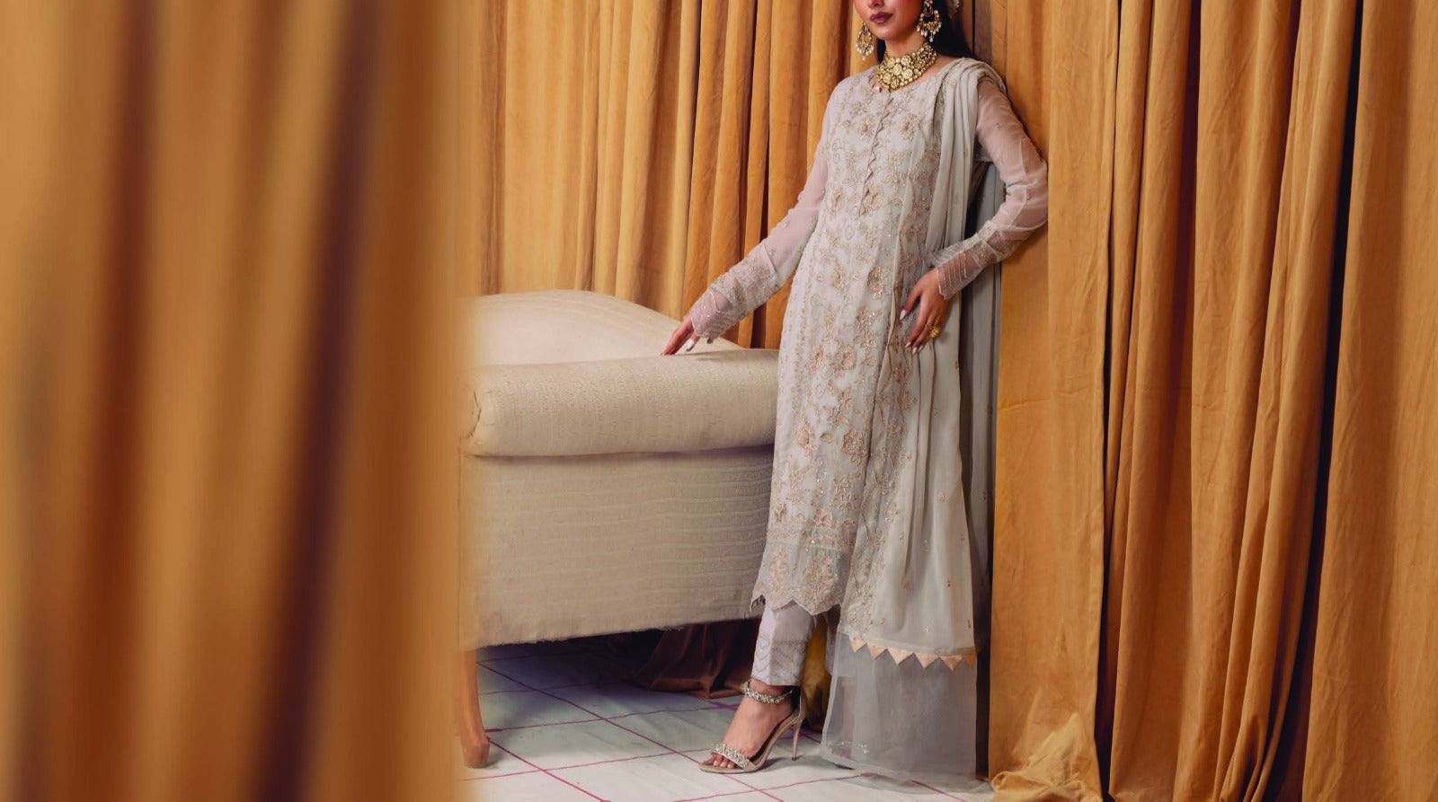 ICE GRAY– Embroidered Chiffon Unstitched 3Pc Suit.