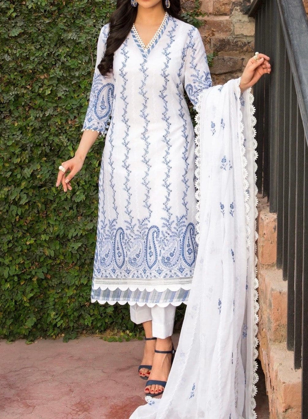 Grace S823-Embroidered 2pc lawn dress