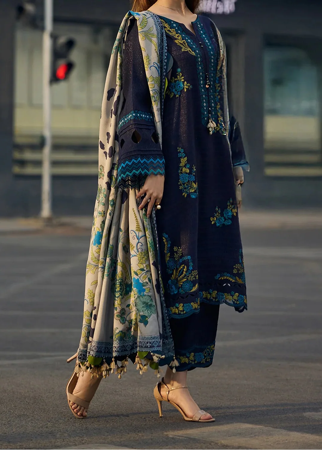 Grace S1446-Embroidered 3pc Lawn Dress With Printed Lawn Dupatta.